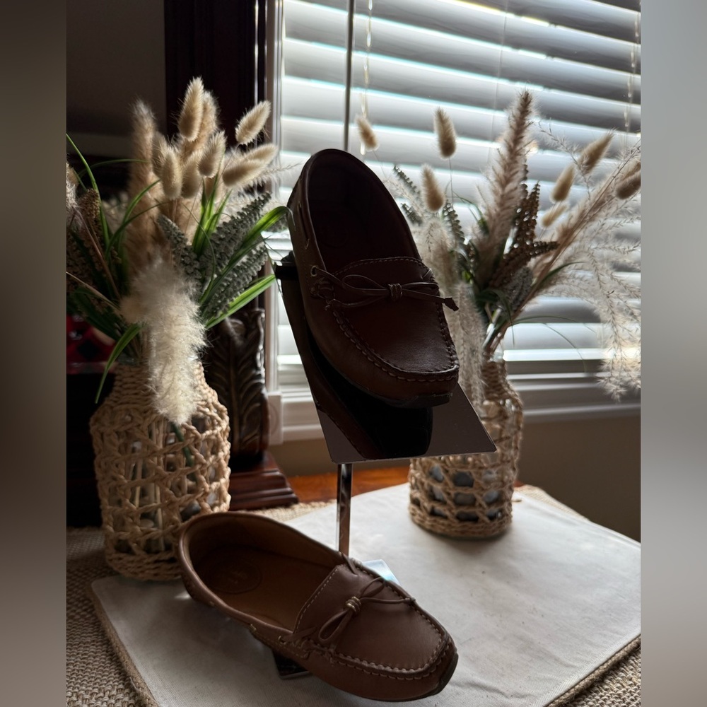 S98- Clarks Rich Brown Leather Flats